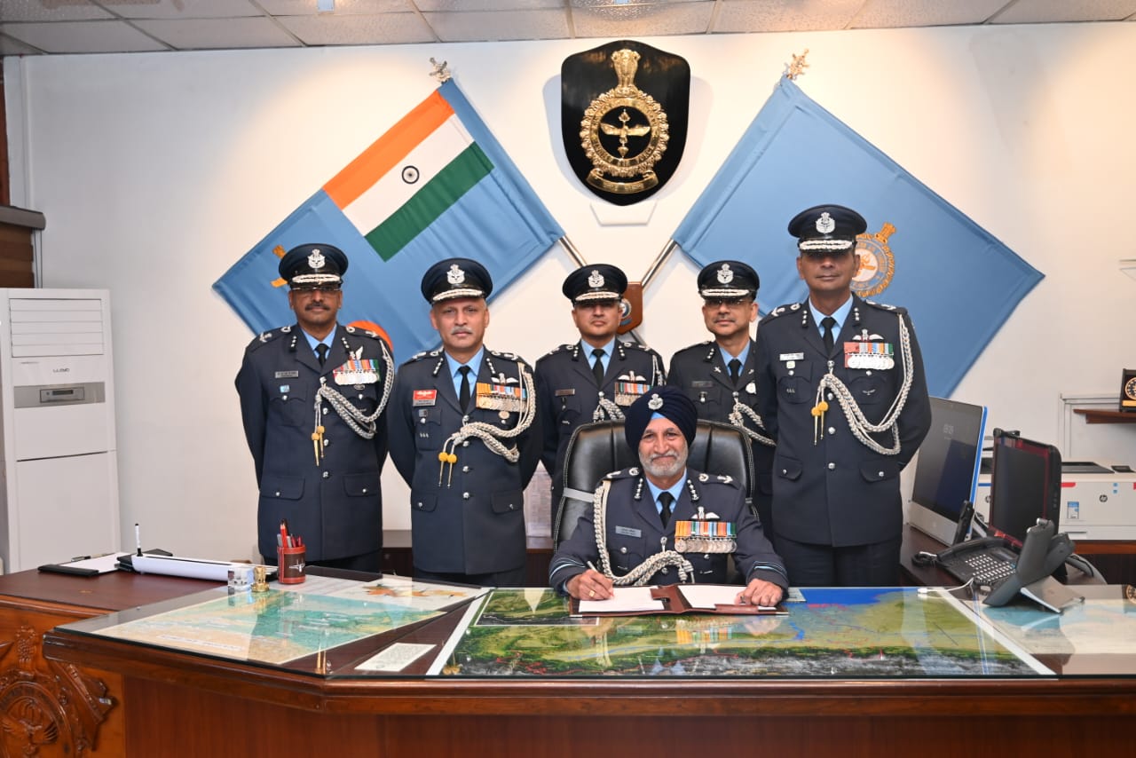 Air Marshal Inderpal Singh Walia Takes Over As AOC-In-C Eastern Air Command